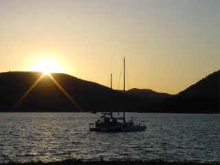 SunsetBoat.JPG (33173 bytes)